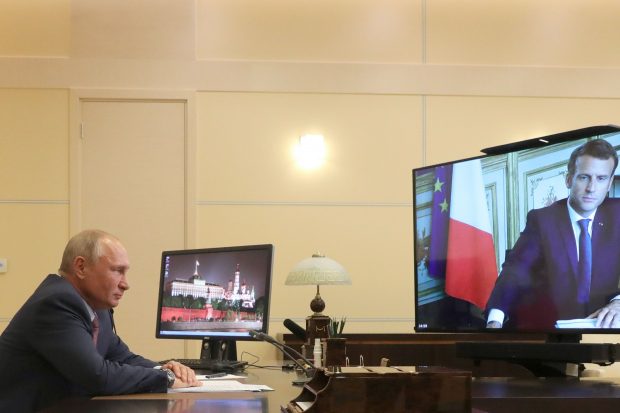 „Ce naiba crede Emmanuel Macron că face discutând cu Vladimir Putin?”. O întrebare din presa internațională și câteva răspunsuri