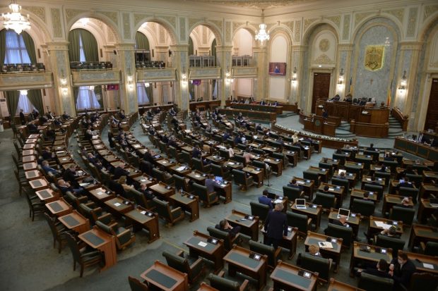 Momentul de reculegere dedicat reginei Elisabeta a II-a din Parlament, deturnat de un deputat AUR: „Săptămâna trecută mi-am înmormântat mama”