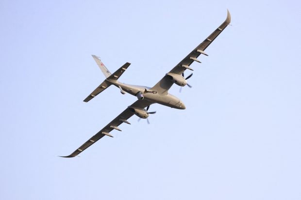 Cum sună cântecul compus de ucraineni, dedicat dronelor turcești Bayraktar, cu care distrug vehiculele de luptă rusești.„Bandiții ruși sunt transformați în fantome de … Bayraktar”