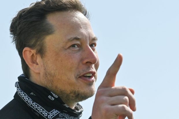 Războiul personal al lui Elon Musk cu Putin. Cum le face viața grea fondatorul Tesla rușilor care au invadat Ucraina