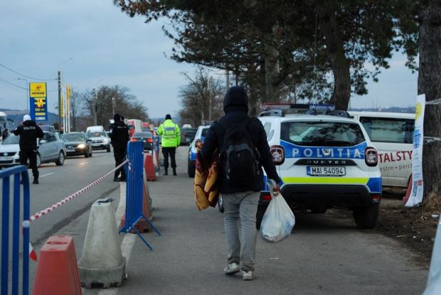 O femeie din Rusia căutată internațional pentru participare la o grupare armată ilegală, reținută la frontiera României