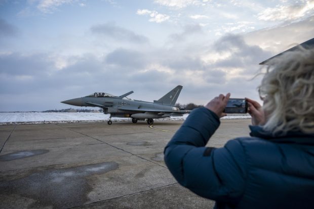 Dosar penal pentru ucidere din culpă şi nespectarea securității în muncă după catastrofele aviatice în care au murit 8 militari