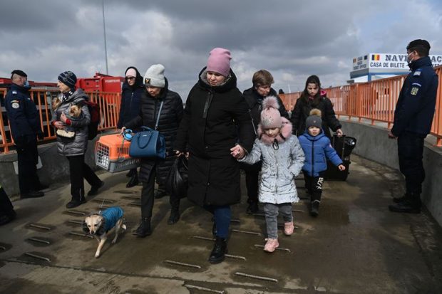 Românilor care găzduiesc refugiați ucraineni li se vor deconta cheltuielile cu hrana și cazarea, potrivit unei OUG. Cum se obțin banii