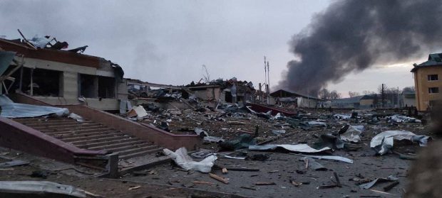 Rusia a lovit cu rachete o bază militară ucraineană la 12 km de granița NATO. Sunt 35 de morți, 134 de răniți