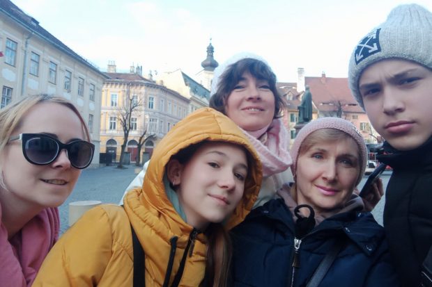 Experiența mea cu o familie de refugiați ucraineni. „Hai înăuntru, ne descurcăm noi cumva!”