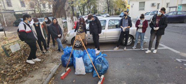 Două generații, profesor și elev, despre educația pentru mediu: „Copiilor putem să le captăm atenția cumva, dar ce facem cu cei mari?”
