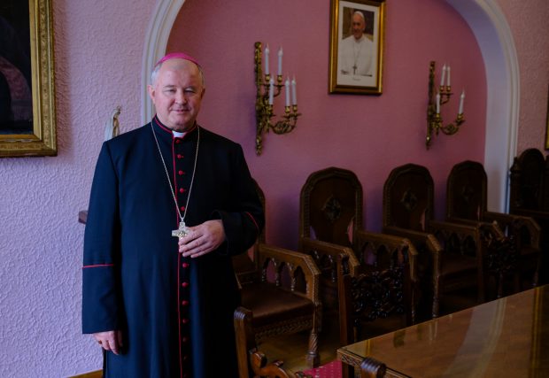 INTERVIU. Liderul bisericii romano-catolice din România explică gestul fără precedent al Papei Francisc: „Durerea l-a determinat să implore la Ambasada Rusiei“