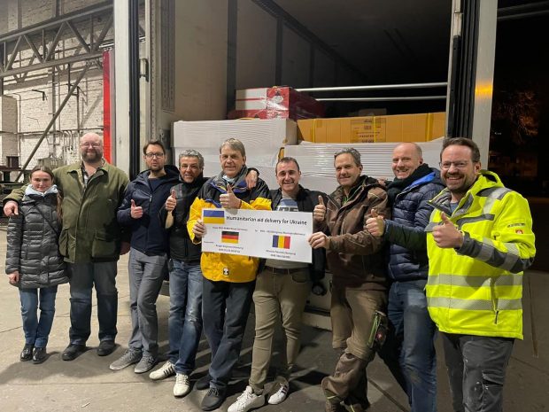 Un muncitor român în Germania a ajuns erou în presa nemțească: a organizat un transport umanitar de 40 de tone către Ucraina! Și nu se oprește aici