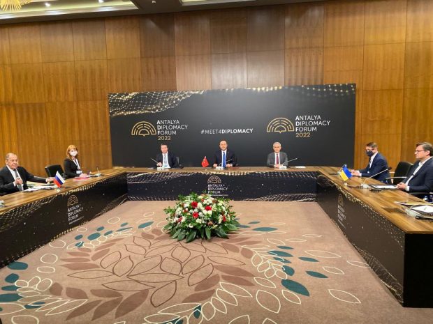 Negocieri Ucraina-Rusia. Întâlnire scurtă, fără rezultate în Antalya. Kuleba: „Rusia nu vrea o încetare a focului. Vor o capitulare din partea Ucrainei. Nu o vor obține”