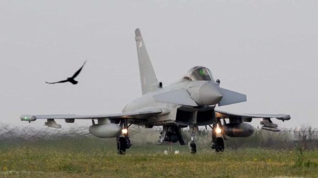 Patru aeronave Eurofighter Typhoon britanice au aterizat la baza Mihail Kogălniceanu, de unde vor efectua misiuni de Poliție Aeriană