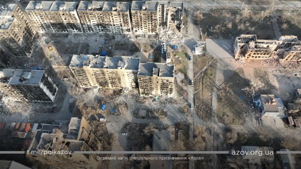 „Mi-au scos ochii, mi-au ars trupul, dar nu-mi pot lua sufletul”. Noi imagini din Mariupol, filmate cu o dronă, arată proporțiile distrugerilor