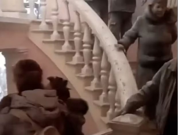 Primele imagini din interiorul teatrului din Mariupol, după bombardarea clădirii
