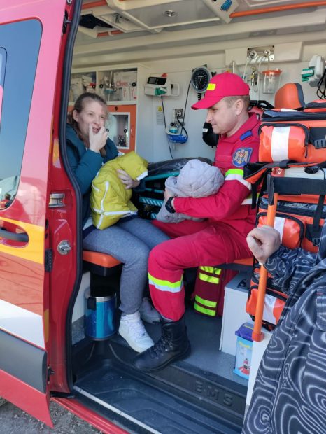 Doi copii născuți prematur la maternitatea din Odesa, aduși la spitalul din Bârlad