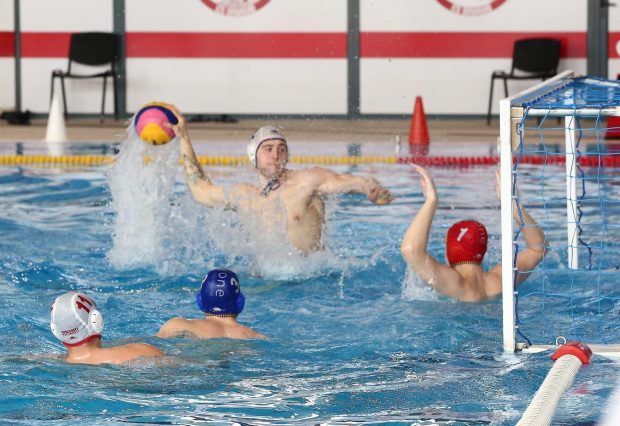 Un poloist de la Dinamo a murit după ce i s-a făcut rău la meciul cu Rapid. CS Dinamo: A fost ridicat din bazin în stare de inconștiență