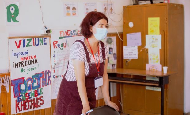 A renunțat la corporație ca să fie profesoară de franceză în Chitila. „Am copii cu care nimeni nu stă de vorbă sincer și care nu înţeleg la ce foloseşte şcoala”