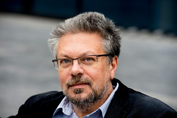 Mare scriitor rus avertizează că pericolul războiului nuclear este real. Speră doar că „unul dintre supușii săi nu-i va îndeplini acest ultim ordin” lui Putin