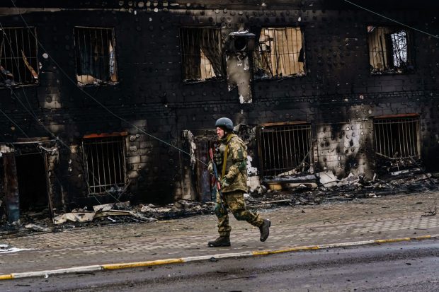 LIVETEXT Război în Ucraina, ziua 7 | Rusia anunță că a cucerit Herson, cel mai mare oraș de până acum. Bombardamente puternice în Harkov, la o zi după ce centrul a fost devastat
