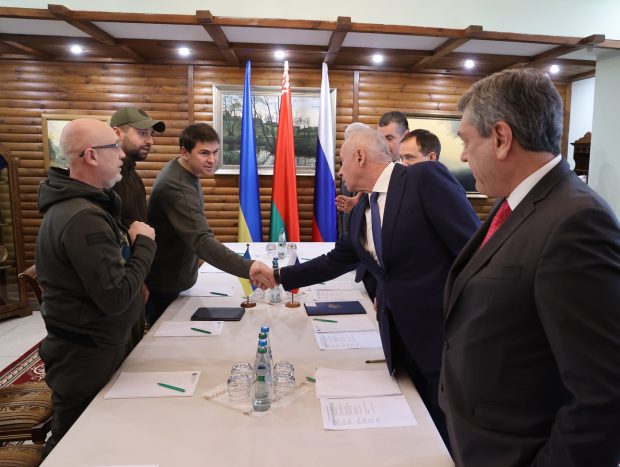 Kremlinul a confirmat că a patra rundă de negocieri cu Ucraina va avea loc luni, în format video