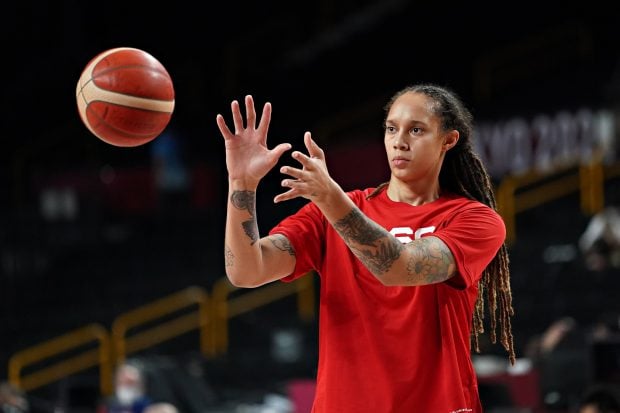 Brittney Griner, vedeta baschetului feminin american, reținută pe un aeroport din Rusia. De ce e acuzată