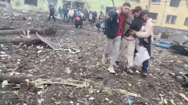 LIVETEXT Război în Ucraina, ziua 15 | Bombardamente în mai multe orașe. Atacul asupra maternității din Mariupol, „dovadă că are loc un genocid”, denunță Zelenski