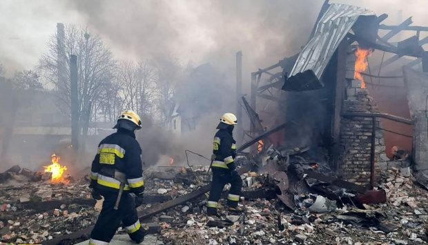 VIDEO | Cum arată orașul Dnipro, după atacurile aeriene ruse. Clădiri transformate în moloz, incendii și fum