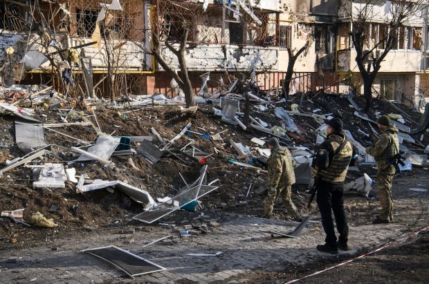 Interdicție de circulație timp de 35 de ore în Kiev, după bombardamentele sporite