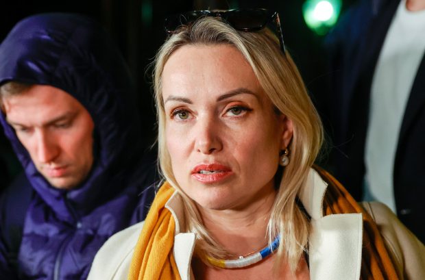 Jurnalista Marina Ovsianikova a refuzat oferta lui Macron: „Nu vreau să părăsesc țara. Eu și fiul meu suntem patrioți”