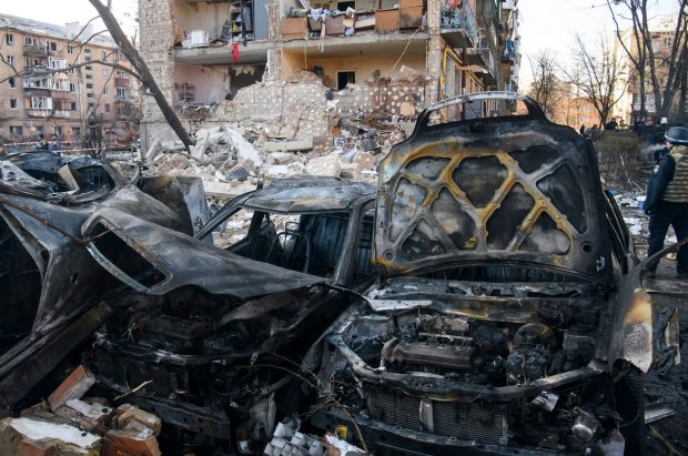 LIVETEXT Război în Ucraina, ziua 23 | Noi bombardamente în Kiev și Liov. 130 de oameni scoși de sub dărâmăturile teatrului din Mariupol, în timp ce alte sute sunt captivi în subsol