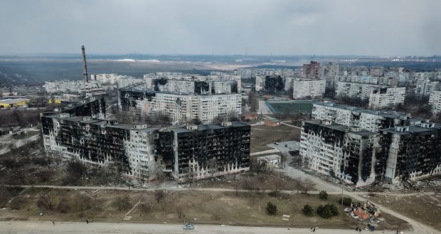 LIVETEXT Război în Ucraina, ziua 26. Ucraina a respins categoric ultimatumul rus de a preda oraşul Mariupol. O uzină chimică, avariată în Sumi. Populația, avertizată să evacueze zona