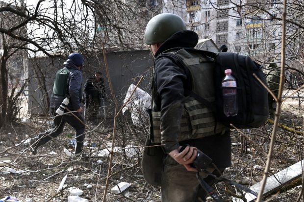 LIVETEXT Război în Ucraina, ziua 27 | Kievul bombardat de ruși intră într-un curfew de 35 de ore. Zelenski, către ucraineni: „Alungați ocupanții”