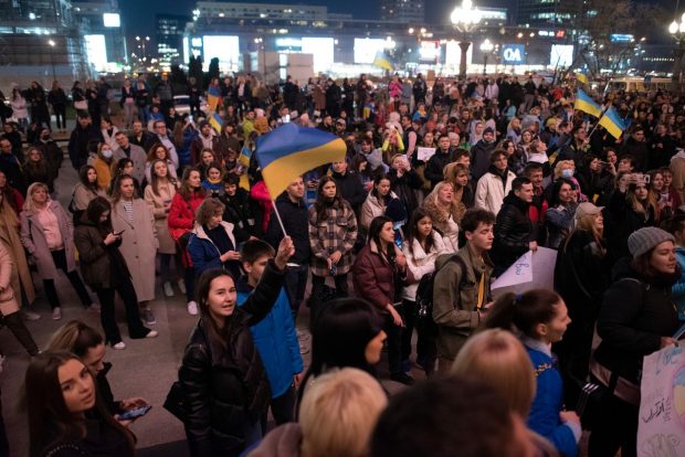 VIDEO. Manifestație uriașă pro-Ucraina în centrul Varșoviei, în ziua vizitei președintelui american