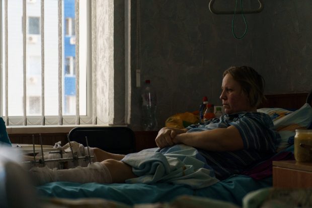 „Nu îmi spun câte gloanțe erau în mine”. Mărturia unei femei dintr-un oraș ucrainean, împușcată de mai multe ori, când se ducea să-și vadă mama
