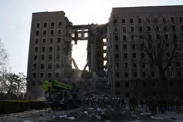 80 de civili din Mikolaiv ar fi fost uciși până acum, spune primarul orașului. Rușii, acuzați că folosesc bombe cu dispersie