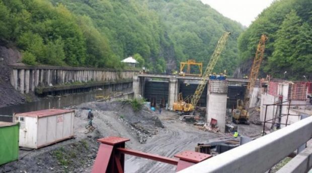 S-a mers prea departe cu protejarea naturii? Ce vor, de fapt, politicienii cu noua lege care dă liber la hidrocentrale   