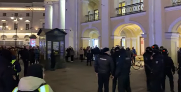 IMAGINI LIVE. Lumea iese din nou în stradă în Rusia contra lui Putin