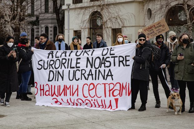 „Violul, hărțuirea, discriminarea nu dispar în război. Se amplifică”. Protest de Ziua Femeii în București, în solidaritate cu Ucraina