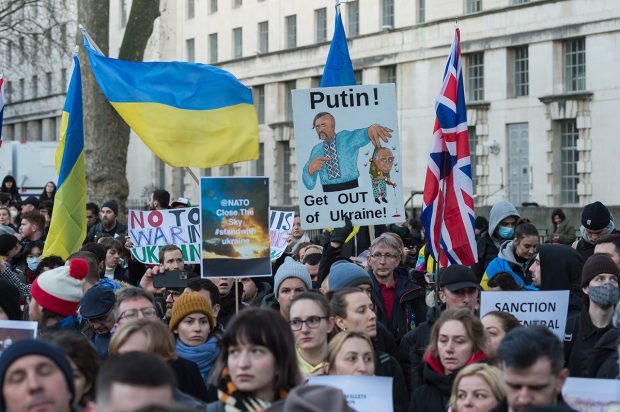 New York Times: Putin vrea o ciocnire a civilizațiilor. Intră Occidentul în acest joc?