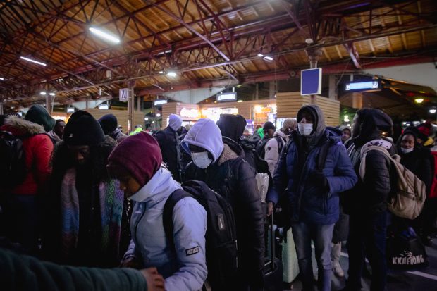 Comisia Europeană propune ca refugiații din Ucraina să primească, temporar, drept de rezidenţă, drept de muncă, precum şi asistenţă socială