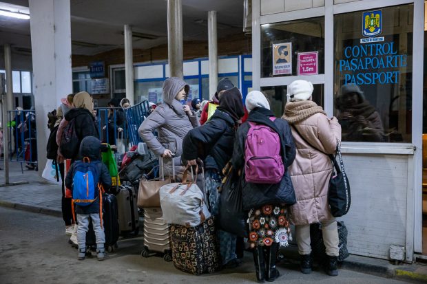 ONU: Numărul refugiaţilor din Ucraina a ajuns la aproape 5 milioane