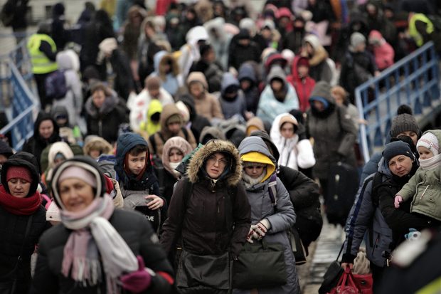 FOTOREPORTAJ. Bacul și vama de la Isaccea au ajuns Ellis Island pentru refugiații ucraineni: „Trimiteți pe-ai voştri sărmani, oropsiţi, de-acasă goniți!”