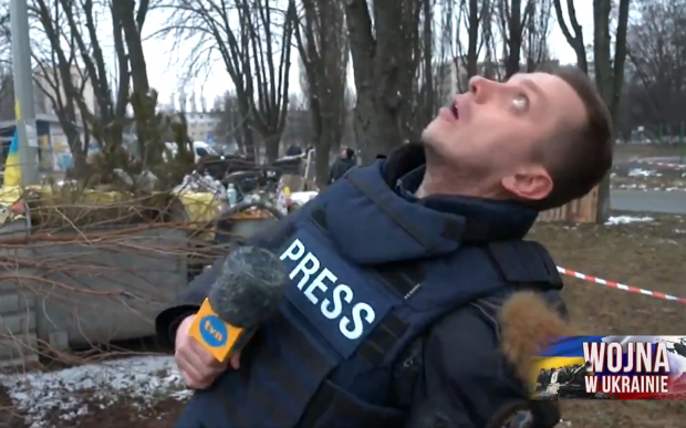 VIDEO | Momentul în care o rachetă rusească trece pe deasupra unui jurnalist, în timpul unei relatări din Kiev