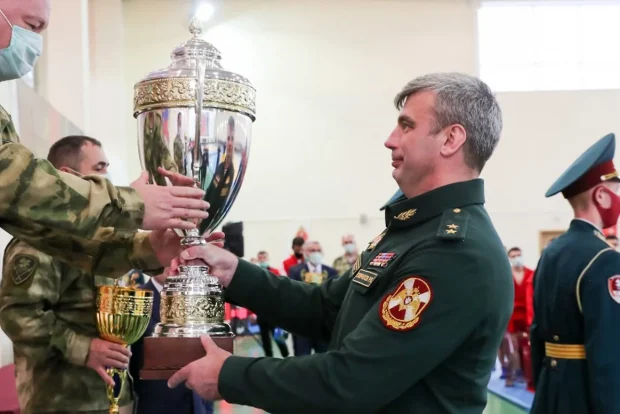 Un general rus, despre care s-a scris că a fost arestat de FSB, a ieșit la pensie la 45 de ani, susține cel mai important ziar de afaceri din Moscova