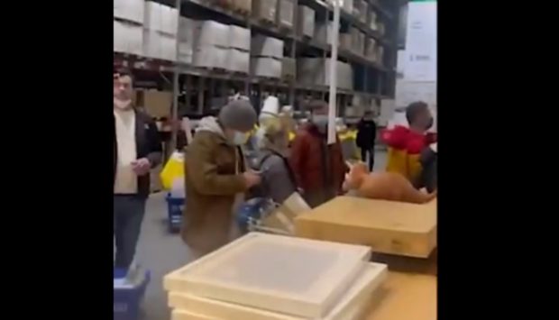 VIDEO Reacția rușilor după ce Ikea a anunțat că-și închide magazinele din această țară. Imaginile au devenit virale
