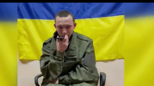 VIDEO. Momentul în care un soldat dintr-o divizie de tancuri rusești își sună mama: „Putin ne-a trădat, înțelegi? 9.000 de băieți uciși zac ca îngrășământ aici”