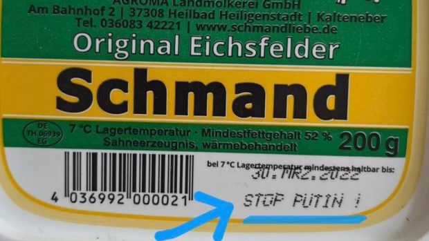 Produsele unei fabrici de lactate din Germania sunt inscripționate cu mesaje antirăzboi