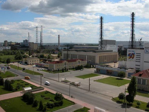 „Folosiți subsolurile pentru protecție”. Scurgere de amoniac la o uzină de produse chimice din Sumî