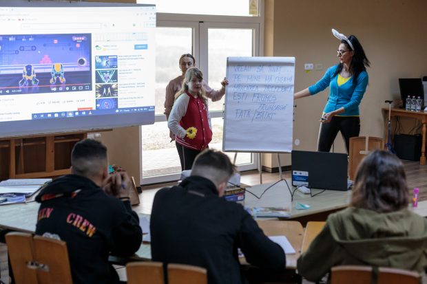 REPORTAJ. Cei 11 copii refugiați ai lui Iura. Viața copiilor orfani ucraineni într-o tabără din Bistrița 