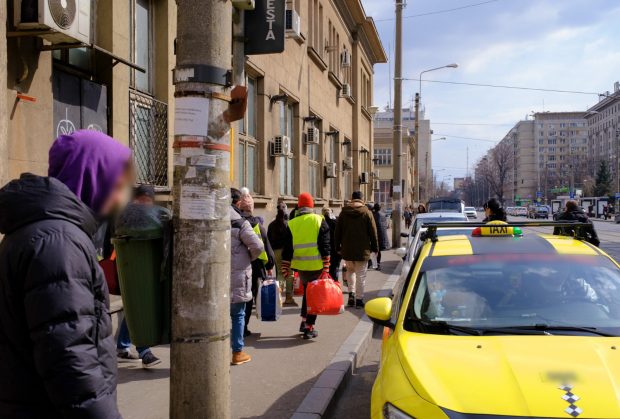 EXPERIMENT LIBERTATEA. Cum profită unii taximetriști bucureșteni de refugiați. „Pentru că eram ucrainean, mi-a luat 50 de lei. Știți cât m-a costat cursa ca român la întoarcere?”