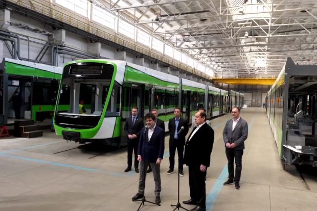 Nicuşor Dan anunță când ajunge la București primul tramvai nou din cele 100 cumpărate de la Astra Vagoane