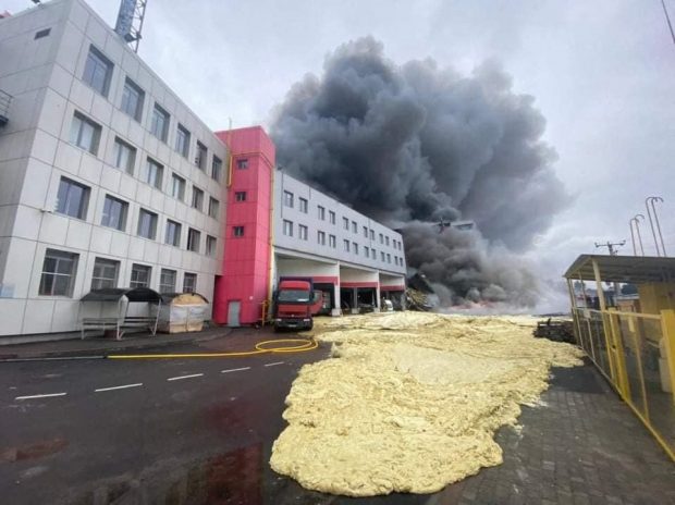 O catastrofă paralelă: poluarea din Ucraina. Efectele profunde și de lungă durată pe care războiul le are asupra calității aerului și apei
